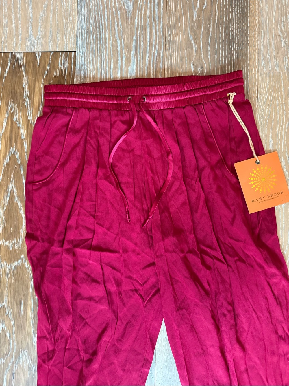 Ramy Brook Crop Jogger Pants Women's Chili Drawstring
New - Picture 4 of 10